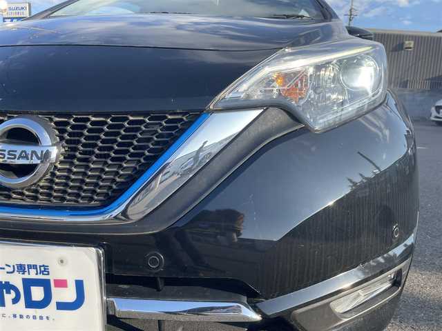 日産 ノート e－パワー メダリスト 和歌山県 2016(平28)年 8.6万km スーパーブラック (株)IDOMが運営する【じしゃロン和歌山店】の自社ローン専用車両になります。こちらは現金またはオートローンご利用時の価格です。自社ローンご希望の方は別途その旨お申付け下さい/アラウンドビューモニター/インテリジェントルームミラー/エマージェンシーブレーキ/前後ソナー/レーンアシスト/踏み間違い衝突防止支援/横滑り防止装置/純正ナビ/（CD/DVD/フルセグ/SD/USB/Bluetooth）/ステアリングリモコン/ドライブレコーダー/ETC/オートエアコン/オートライト/LEDヘッドライト/フォグランプ/スペアキー有り/エンジンスターター/サマータイヤ積込有り