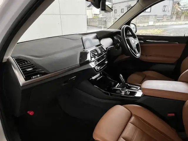 ＢＭＷ Ｘ３ xDrive20d Xライン 山形県 2021(令3)年 2.4万km ミネラルホワイト 純正ナビゲーション/・Bluetooth/USB/・Apple CarPlay/Android Auto/フルセグTV/360°全周囲カメラ/純正LEDヘッドライト/防眩オートハイビームアシスト/アダプティブライト/アクティブクルーズコントトール/レーンディパーチャーウォーニング/レーンチェンジアシスト（ブラインドスポット）/ステアリングレーンアシスト/ヘッドアップディスプレイ　/コンフォートアクセス/パーキングアシスト/・駐車ステアリングアシスト/・駐車スペースから出るアシスト/パークディスタンスコントロール/後退アシスト/BMWパーソナルアシスト/置くだけ充電/走行モード/ヴァーネスカレザーシート/・パワーシート（D/N）/・シートヒーター/ベンチレーション（D/N）/パワーリヤゲート/・フットオープナー/ヒルディセントコントトール/純正ドライブレコーダー（前/後）