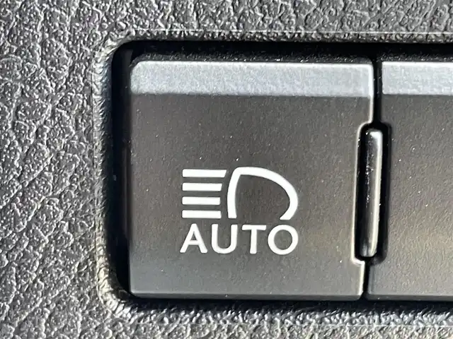 レクサス ＮＸ 300h Fスポーツ 岡山県 2019(令1)年 5.6万km グラファイトブラックガラスフレーク 車検R8年11月/純正メモリーナビ/フルセグTV/USB/Micro-SD/DVD/Blu-ray/Bluetooth/バックカメラ/プリクラッシュセーフティシステムセット/・レーダークルーズコントロール/・プリクラッシュセーフティ/・レーンキープアシスト/トリプルLEDオートヘッドライト/アダプティブハイビーム/カラーヘッドアップディスプレイ/パワーバックドア/専用赤革スポーツシート/シートヒーター/ベンチレーション/電動格納シート/スマートキー×2＋カードキーあり/ETC2.0/ドライブレコーダー/禁煙車/保証書/取説