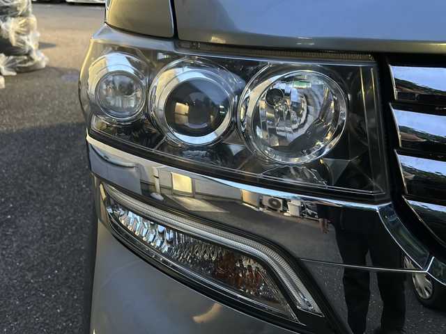 ホンダ Ｎ ＢＯＸ カスタム G Lパッケージ 埼玉県 2012(平24)年 4.8万km ポリッシュドメタルメタリック 登録時走行距離47236km/4WD/Lパッケージ/ナビ装着スペシャルパッケージ/純正HDDナビゲーション/（CD/DVD）/フルセグテレビ /バックカメラ/純正14インチアルミイール/両側電動スライドドア/HIDヘッドライト/フォグランプ/オートライト/ETC/電動格納ミラー/ドアバイザー/プッシュスタート/スマートキー/アイドリングストップ/新車保証書/取扱説明書
