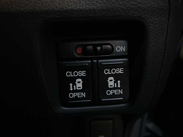 ホンダ Ｎ ＢＯＸ カスタム G Lパッケージ 埼玉県 2012(平24)年 4.8万km ポリッシュドメタルメタリック 登録時走行距離47236km/4WD/Lパッケージ/ナビ装着スペシャルパッケージ/純正HDDナビゲーション/（CD/DVD）/フルセグテレビ /バックカメラ/純正14インチアルミイール/両側電動スライドドア/HIDヘッドライト/フォグランプ/オートライト/ETC/電動格納ミラー/ドアバイザー/プッシュスタート/スマートキー/アイドリングストップ/新車保証書/取扱説明書