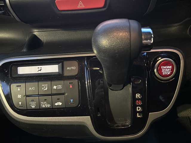 ホンダ Ｎ ＢＯＸ カスタム G Lパッケージ 埼玉県 2012(平24)年 4.8万km ポリッシュドメタルメタリック AIS検査済み/登録時走行距離47236km/4WD/Lパッケージ/ナビ装着スペシャルパッケージ/純正HDDナビゲーション/（CD/DVD）/フルセグテレビ /バックカメラ/純正14インチアルミイール/両側電動スライドドア/HIDヘッドライト/フォグランプ/オートライト/ETC/電動格納ミラー/ドアバイザー/プッシュスタート/スマートキー/アイドリングストップ/新車保証書/取扱説明書