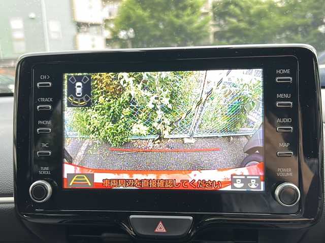 トヨタ ヤリス ハイブリッド 大阪府 2020(令2)年 4万km ブラック/コーラルクリスタルシャイン 純正SDナビ/・FM/AM/Bluetooth/ETC/ドライブレコーダー/バックカメラ/衝突軽減ブレーキ/レーンキープアシスト/クルーズコントロール/盗難防止装置/革ステアリング/ステアリングリモコン/シートヒーター（D席+N席）/コーナーセンサー/LEDヘッドライト/オートライト/オートエアコン/スマートキー×2/プッシュスタート/ブラインドスポットモニター/ドアバイザー/12V電源/USBジャック/AC100V/純正15インチアルミホイール/純正フロアマット/取扱説明書/ナビ取扱説明書/保証書