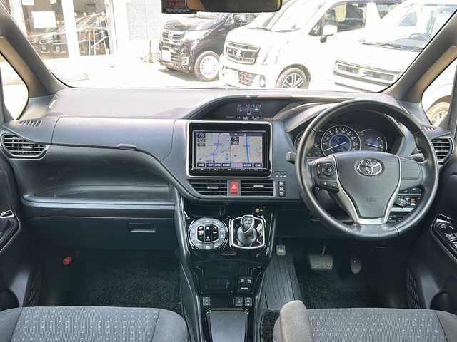 トヨタ ノア ハイブリッド G 道央・札幌 2018(平30)年 7.7万km アバンギャルドブロンズメタリック ・純正9インチナビ/・フルセグTV/DVD/CD/SD/BT/・バックカメラ/・寒冷地仕様/・両側パワースライドドア/・ドライブレコーダー/・プリクラッシュセーフティ/・クルーズコントロール/・レーンディパーチャーアラート/・オートマチックハイビーム/・ワイパーデアイサー/・トラクションコントロール/・ビルトインETC/・AC100V1500W電源/・前席シートヒーター/・LEDヘッドライト/・LEDフォグ/・プッシュスタート/・スマートキー/・ドアバイザー/・電格ミラー