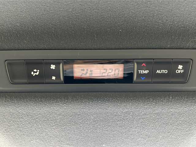 トヨタ ノア ハイブリッド G 道央・札幌 2018(平30)年 7.7万km アバンギャルドブロンズメタリック ・純正9インチナビ/・フルセグTV/DVD/CD/SD/BT/・バックカメラ/・寒冷地仕様/・両側パワースライドドア/・ドライブレコーダー/・プリクラッシュセーフティ/・クルーズコントロール/・レーンディパーチャーアラート/・オートマチックハイビーム/・ワイパーデアイサー/・トラクションコントロール/・ビルトインETC/・AC100V1500W電源/・前席シートヒーター/・LEDヘッドライト/・LEDフォグ/・プッシュスタート/・スマートキー/・ドアバイザー/・電格ミラー