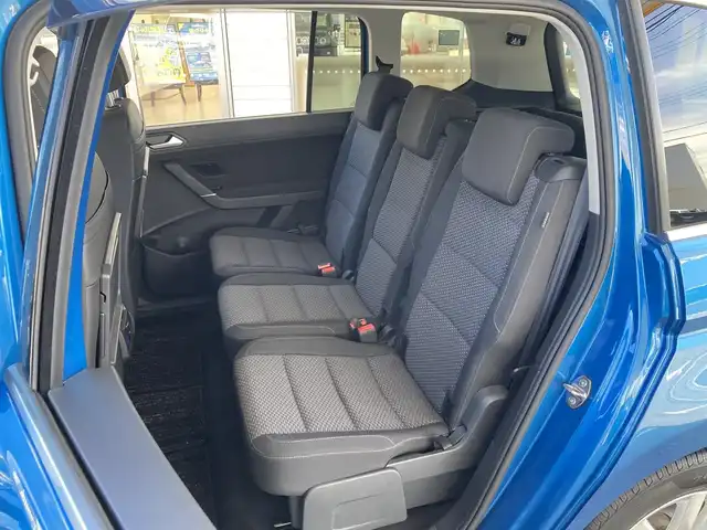 フォルクスワーゲン ゴルフ トゥーラン TDI コンフォートライン 兵庫県 2019(平31)年 2.6万km 青 純正メモリーナビ/フルセグTV/CD/DVD/Bluetooth/SD/FM/AM/バックカメラ/ビルトインETC2.0/GPSレーダー探知機/プリクラッシュブレーキシステム/アダプティブクルーズコントロール/パドルシフト/LEDヘッドライト/オートライト/ステアリングスイッチ/ルーフレール/パドルシフト/オートホールド/電格ミラー/ドアバイザー/純正フロアマット/革巻きステアリング/ISOFIX/アイドリングストップ/横滑り防止装置/スペアキー1本/新車時保証書/取扱説明書