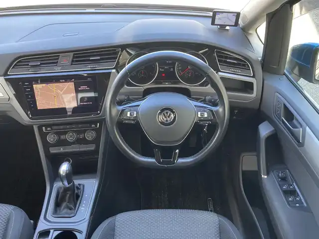 フォルクスワーゲン ゴルフ トゥーラン TDI コンフォートライン 兵庫県 2019(平31)年 2.6万km 青 純正メモリーナビ/フルセグTV/CD/DVD/Bluetooth/SD/FM/AM/バックカメラ/ビルトインETC2.0/GPSレーダー探知機/プリクラッシュブレーキシステム/アダプティブクルーズコントロール/パドルシフト/LEDヘッドライト/オートライト/ステアリングスイッチ/ルーフレール/パドルシフト/オートホールド/電格ミラー/ドアバイザー/純正フロアマット/革巻きステアリング/ISOFIX/アイドリングストップ/横滑り防止装置/スペアキー1本/新車時保証書/取扱説明書