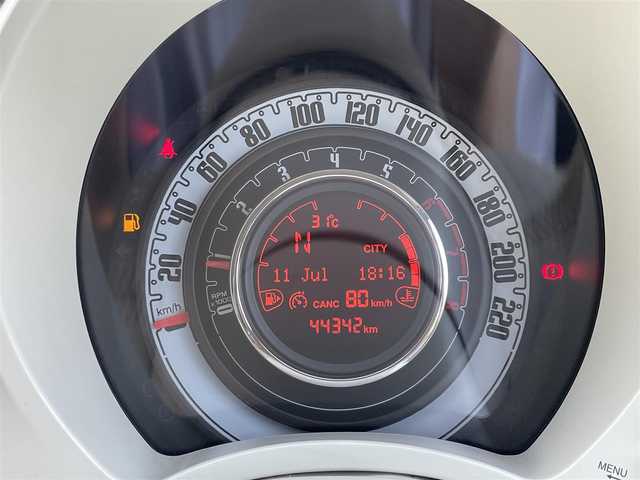 フィアット ５００ 1．2 ポップ 福岡県 2021(令3)年 4.5万km 赤 クルーズコントロール/Ｕ－ｕｃｏｎｎｅｃｔ　/Ａｐｐｌｅｃａｒｐｌａｙ/ａｎｄｒｏｉｄａｕｔｏ　/Ｂｌｕｅｔｏｏｔｈ　/バックカメラ　/白ハーフレザーシート　/ステアリングスイッチ　/スペアタイヤ　/新車保証書/ＥＴＣ