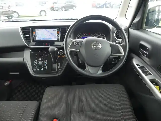 日産 デイズ ルークス ハイウェイスターターボ 千葉県 2015(平27)年 5.8万km プレミアムパープルP エマージェンシーブレーキ/アイドリングストップ/両側パワースライドドア/純正SDナビ/地デジTV/【DVD/CD再生機能　Bluetooth接続】/アラウンドビューモニター/革巻きステアリング/ETC/HIDヘッドライト/フォグライト/ウインカーミラー/純正15インチアルミホイル/インテリジェントキー