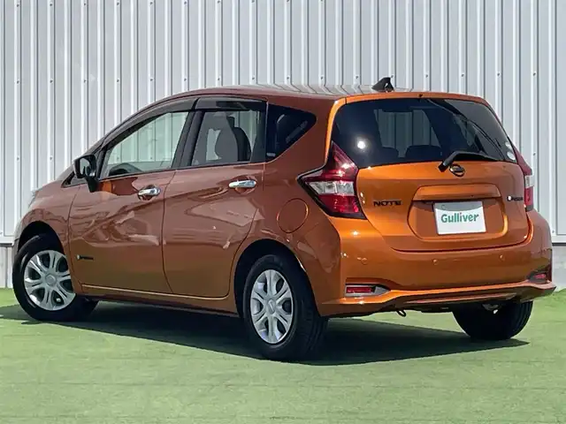 日産 ノート e－パワー X 香川県 2017(平29)年 2.9万km プレミアムコロナオレンジ 登録時走行距離：28757km/ディーラー純正SDナビ/　CD DVD BT フルセグTV/デジタルインナーミラー/全方位カメラ/エマージェンシーブレーキ/レーンキープアシスト/横滑り防止装置/LEDヘッドライト/オートライト/純正ドライブレコーダー/ETC/ステアリングスイッチ/プッシュスタート/インテリジェントキー