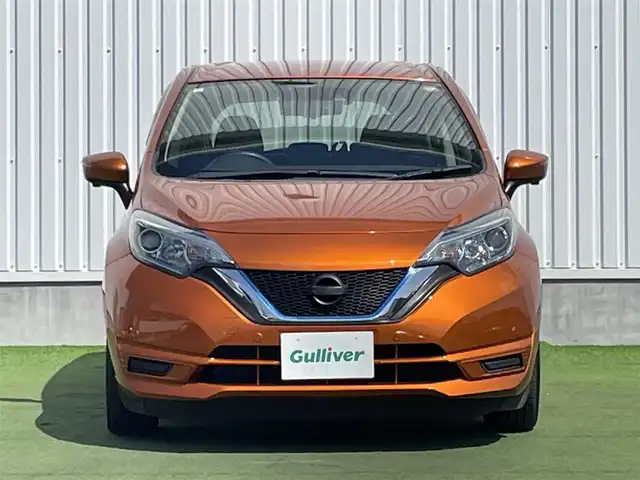 日産 ノート e－パワー X 香川県 2017(平29)年 2.9万km プレミアムコロナオレンジ 登録時走行距離：28757km/ディーラー純正SDナビ/　CD DVD BT フルセグTV/デジタルインナーミラー/全方位カメラ/エマージェンシーブレーキ/レーンキープアシスト/横滑り防止装置/LEDヘッドライト/オートライト/純正ドライブレコーダー/ETC/ステアリングスイッチ/プッシュスタート/インテリジェントキー