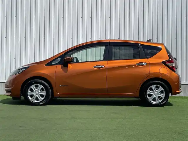日産 ノート e－パワー X 香川県 2017(平29)年 2.9万km プレミアムコロナオレンジ 登録時走行距離：28757km/ディーラー純正SDナビ/　CD DVD BT フルセグTV/デジタルインナーミラー/全方位カメラ/エマージェンシーブレーキ/レーンキープアシスト/横滑り防止装置/LEDヘッドライト/オートライト/純正ドライブレコーダー/ETC/ステアリングスイッチ/プッシュスタート/インテリジェントキー
