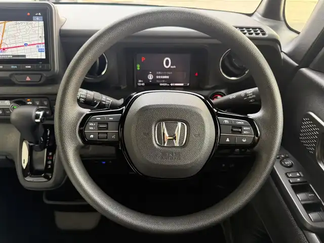 ホンダ Ｎ ＢＯＸ カスタム 愛知県 2024(令6)年 0.5万km クリスタルブラックパール /禁煙車//ワンオーナー//Gathers８インチナビ//フルセグ/USB/Bluetooth//TV　CONTROL SV//ナビ装着用スペシャルパッケージ//バックカメラ//ビルドインETC//両側パワースライドドア//シートヒーター//ダイレクトプロジェクション式フルLEDヘッドライト//シーケンシャルターンシグナルランプ//デイタイムランニングランプ//インテリアイルミネーション//オートハイビーム//Honda SENSING//衝突軽減ブレーキ//車線維持支援システム//アダプティブクルーズコントロール//歩行者事故低減ステアリング//路外逸脱抑制機能//誤発進抑制機能//後方誤発進抑制機能//近距離衝突軽減ブレーキ//急アクセル抑制機能//パーキングセンサー//先行車発進お知らせ機能//標識認識機能//チップアップシート//リアロールサンシェード//コンビニフック付シートバックテーブル//360° スーパーUV・IRカットパッケージ//純正14インチアルミホイール//VSA//ECON//プッシュスタート//スマートスペアキー//オートリトラウィンカーミラー//純正フロアマット//純正ドアバイザー//保証書/取扱説明書//ETC取扱説明書/ナビ取扱説明書//D点検整備記録簿R6.R7
