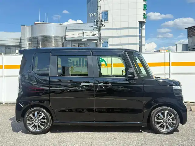 ホンダ Ｎ ＢＯＸ カスタム 愛知県 2024(令6)年 0.5万km クリスタルブラックパール /禁煙車//ワンオーナー//Gathers８インチナビ//フルセグ/USB/Bluetooth//TV　CONTROL SV//ナビ装着用スペシャルパッケージ//バックカメラ//ビルドインETC//両側パワースライドドア//シートヒーター//ダイレクトプロジェクション式フルLEDヘッドライト//シーケンシャルターンシグナルランプ//デイタイムランニングランプ//インテリアイルミネーション//オートハイビーム//Honda SENSING//衝突軽減ブレーキ//車線維持支援システム//アダプティブクルーズコントロール//歩行者事故低減ステアリング//路外逸脱抑制機能//誤発進抑制機能//後方誤発進抑制機能//近距離衝突軽減ブレーキ//急アクセル抑制機能//パーキングセンサー//先行車発進お知らせ機能//標識認識機能//チップアップシート//リアロールサンシェード//コンビニフック付シートバックテーブル//360° スーパーUV・IRカットパッケージ//純正14インチアルミホイール//VSA//ECON//プッシュスタート//スマートスペアキー//オートリトラウィンカーミラー//純正フロアマット//純正ドアバイザー//保証書/取扱説明書//ETC取扱説明書/ナビ取扱説明書//D点検整備記録簿R6.R7