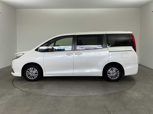 トヨタ エスクァイア Gi 兵庫県 2015(平27)年 7.6万km ホワイトパールクリスタルシャイン ・純正9インチSDナビ＆フルセグ＆BT＆DV/・バックカメラ/・両側パワースライドドア/・ビルトインETC/・社外前方ドライブレコーダー/・合皮シート/・前席シートヒーター/・革巻きステアリング/・ステアリングリモコン/・LEDヘッドライト/・フォグ/・オートライト/・オートマチックハイビーム/・2列目サンシェード/・クルーズコントロール/・スマートキー/・プッシュスタート/・純正15インチアルミホイール/・横滑り防止装置/・アイドリングストップ/・純正フロアマット