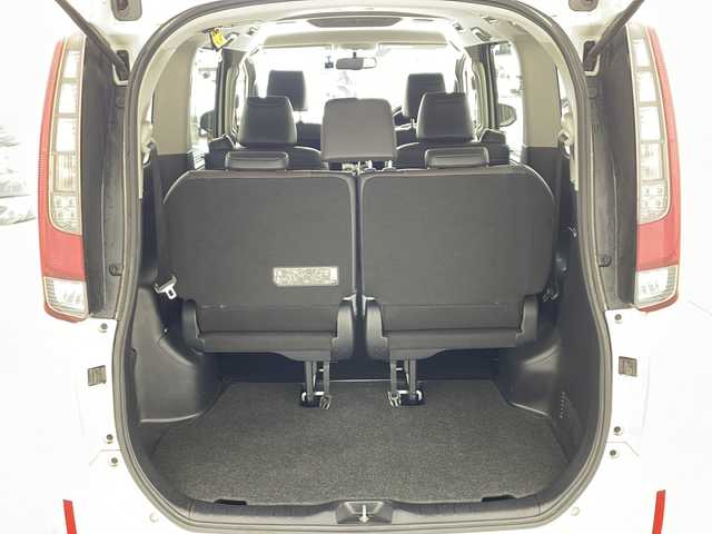 トヨタ エスクァイア Gi 兵庫県 2015(平27)年 7.6万km ホワイトパールクリスタルシャイン ・純正9インチSDナビ＆フルセグ＆BT＆DV/・バックカメラ/・両側パワースライドドア/・ビルトインETC/・社外前方ドライブレコーダー/・合皮シート/・前席シートヒーター/・革巻きステアリング/・ステアリングリモコン/・LEDヘッドライト/・フォグ/・オートライト/・オートマチックハイビーム/・2列目サンシェード/・クルーズコントロール/・スマートキー/・プッシュスタート/・純正15インチアルミホイール/・横滑り防止装置/・アイドリングストップ/・純正フロアマット