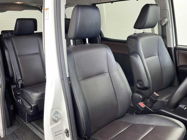 トヨタ エスクァイア Gi 兵庫県 2015(平27)年 7.6万km ホワイトパールクリスタルシャイン ・純正9インチSDナビ＆フルセグ＆BT＆DV/・バックカメラ/・両側パワースライドドア/・ビルトインETC/・社外前方ドライブレコーダー/・合皮シート/・前席シートヒーター/・革巻きステアリング/・ステアリングリモコン/・LEDヘッドライト/・フォグ/・オートライト/・オートマチックハイビーム/・2列目サンシェード/・クルーズコントロール/・スマートキー/・プッシュスタート/・純正15インチアルミホイール/・横滑り防止装置/・アイドリングストップ/・純正フロアマット