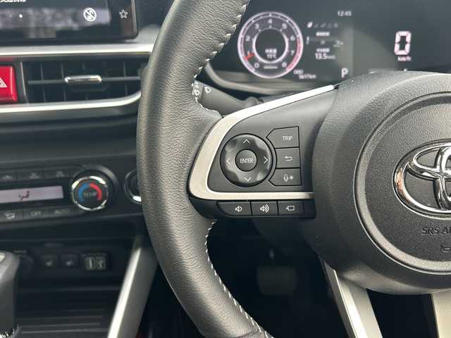 トヨタ ライズ Z 福岡県 2023(令5)年 0.6万km ブラックマイカメタリック/ターコイズブルーマイカメタリック 純正ディスプレイオーディオ/（TV/Bluetooth/AM/FM/HDMI）/全方位カメラ/バックカメラ/ブラインドスポットモニター/レーダークルーズコントロール/シートヒーター/ETC/前後ドライブレコーダー/電動パーキングブレーキ/オートホールド/純正17インチホイール/アイドリングストップ/横滑り防止装置/車線逸脱警報/クリアランスソナー/LEDヘッドライト/スマートキー/プッシュスタート/純正フロアマット/ISOFIX/スペアタイヤ/フォグランプ