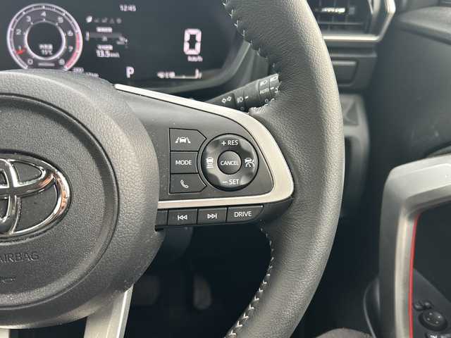 トヨタ ライズ Z 福岡県 2023(令5)年 0.6万km ブラックマイカメタリック/ターコイズブルーマイカメタリック 純正ディスプレイオーディオ/（TV/Bluetooth/AM/FM/HDMI）/全方位カメラ/バックカメラ/ブラインドスポットモニター/レーダークルーズコントロール/シートヒーター/ETC/前後ドライブレコーダー/電動パーキングブレーキ/オートホールド/純正17インチホイール/アイドリングストップ/横滑り防止装置/車線逸脱警報/クリアランスソナー/LEDヘッドライト/スマートキー/プッシュスタート/純正フロアマット/ISOFIX/スペアタイヤ/フォグランプ