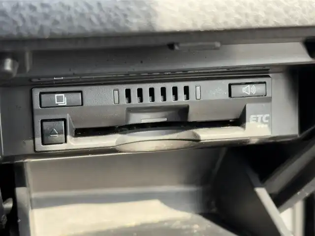 トヨタ カムリ X 大分県 2020(令2)年 5.8万km アティチュードブラックマイカ ・ナビ(BT/USB/Miracast)/・バックカメラ/・プリクラッシュセーフティ/・レーンキープアシスト/・レーダークルーズコントロール/・オートハイビーム/・ETC/・ブレーキホールド/・SOSコール/・ステアリングリモコン/・スマートキー/・プッシュスタートボタン