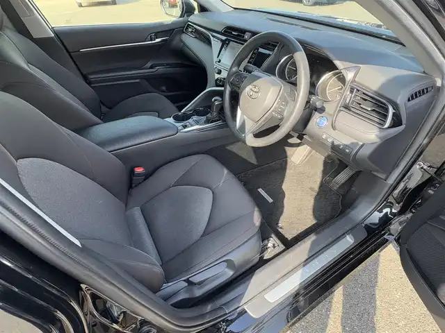 トヨタ カムリ X 大分県 2020(令2)年 5.8万km アティチュードブラックマイカ ・ナビ(BT/USB/Miracast)/・バックカメラ/・プリクラッシュセーフティ/・レーンキープアシスト/・レーダークルーズコントロール/・オートハイビーム/・ETC/・ブレーキホールド/・SOSコール/・ステアリングリモコン/・スマートキー/・プッシュスタートボタン