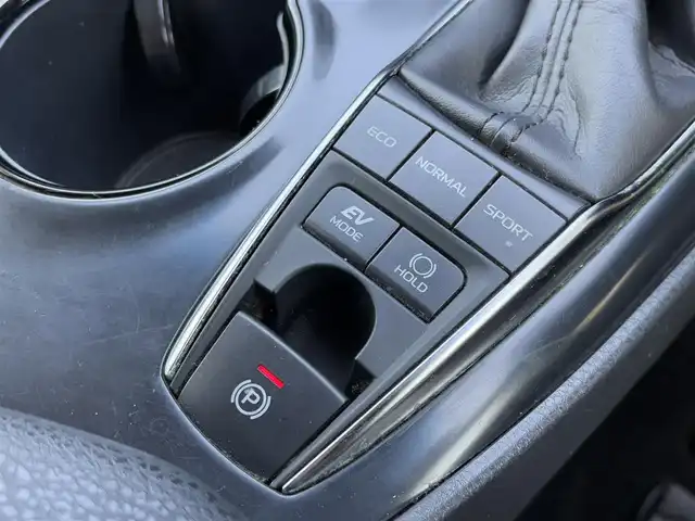 トヨタ カムリ X 大分県 2020(令2)年 5.8万km アティチュードブラックマイカ ・ナビ(BT/USB/Miracast)/・バックカメラ/・プリクラッシュセーフティ/・レーンキープアシスト/・レーダークルーズコントロール/・オートハイビーム/・ETC/・ブレーキホールド/・SOSコール/・ステアリングリモコン/・スマートキー/・プッシュスタートボタン