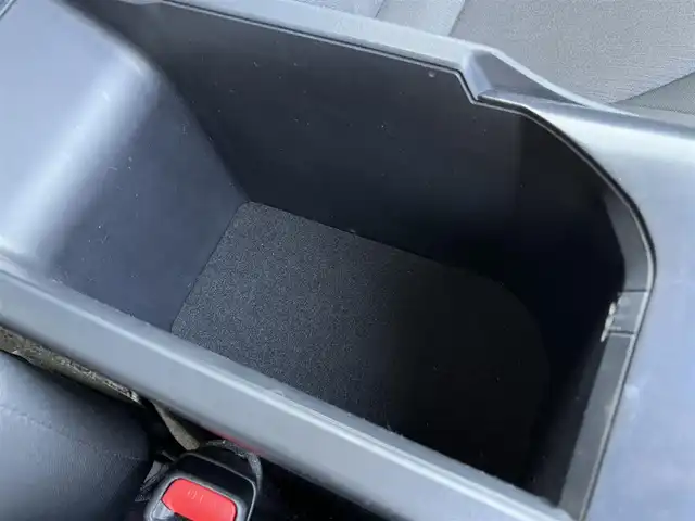 トヨタ カムリ X 大分県 2020(令2)年 5.8万km アティチュードブラックマイカ ・ナビ(BT/USB/Miracast)/・バックカメラ/・プリクラッシュセーフティ/・レーンキープアシスト/・レーダークルーズコントロール/・オートハイビーム/・ETC/・ブレーキホールド/・SOSコール/・ステアリングリモコン/・スマートキー/・プッシュスタートボタン