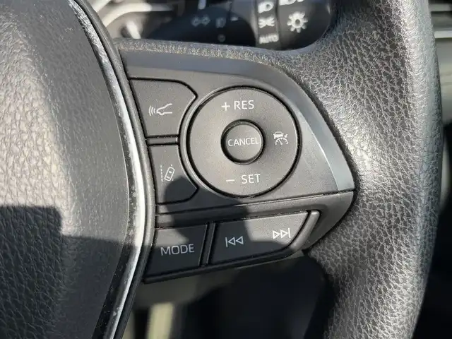 トヨタ カムリ X 大分県 2020(令2)年 5.8万km アティチュードブラックマイカ ・ナビ(BT/USB/Miracast)/・バックカメラ/・プリクラッシュセーフティ/・レーンキープアシスト/・レーダークルーズコントロール/・オートハイビーム/・ETC/・ブレーキホールド/・SOSコール/・ステアリングリモコン/・スマートキー/・プッシュスタートボタン