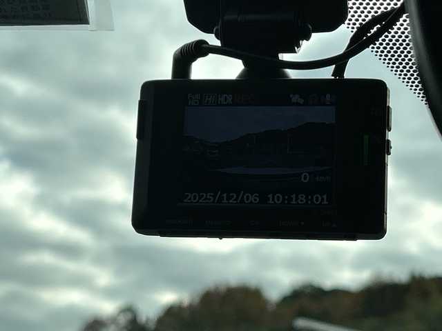 レクサス ＲＸ 300 Fスポーツ 佐賀県 2018(平30)年 15万km ホワイトノーヴァガラスフレーク 純正ナビ(AM/FM/CD/DVD/Bluetooth/フルセグ)/全方位カメラ/サンルーフ/黒レザーシート/D/N席パワーシート・エアーシート・パワーシート/三眼LEDヘッドライト/レーダークルーズコントロール/クリアランスソナー/ヘッドアップディスプレイ/BSM/オートマチックハイビーム/置くだけ充電/純正20インチアルミホイール/純正フロアマット/ビルトインETC/パワーバックドア