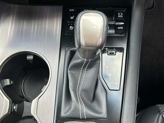 レクサス ＲＸ 300 Fスポーツ 佐賀県 2018(平30)年 15万km ホワイトノーヴァガラスフレーク 純正ナビ(AM/FM/CD/DVD/Bluetooth/フルセグ)/全方位カメラ/サンルーフ/黒レザーシート/D/N席パワーシート・エアーシート・パワーシート/三眼LEDヘッドライト/レーダークルーズコントロール/クリアランスソナー/ヘッドアップディスプレイ/BSM/オートマチックハイビーム/置くだけ充電/純正20インチアルミホイール/純正フロアマット/ビルトインETC/パワーバックドア