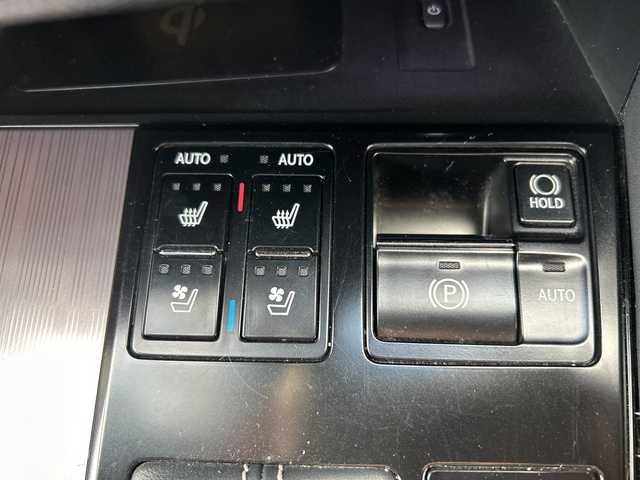 レクサス ＲＸ 300 Fスポーツ 佐賀県 2018(平30)年 15万km ホワイトノーヴァガラスフレーク 純正ナビ(AM/FM/CD/DVD/Bluetooth/フルセグ)/全方位カメラ/サンルーフ/黒レザーシート/D/N席パワーシート・エアーシート・パワーシート/三眼LEDヘッドライト/レーダークルーズコントロール/クリアランスソナー/ヘッドアップディスプレイ/BSM/オートマチックハイビーム/置くだけ充電/純正20インチアルミホイール/純正フロアマット/ビルトインETC/パワーバックドア