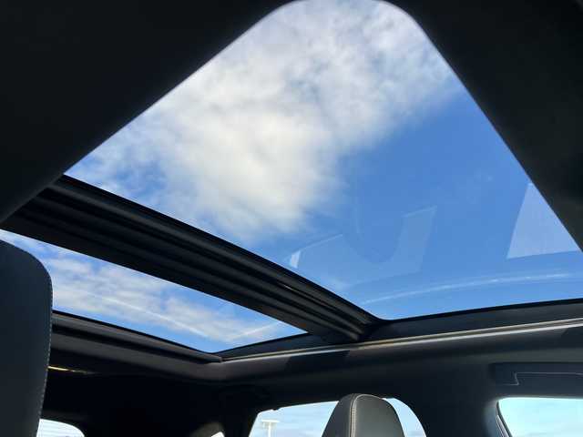 レクサス ＲＸ 300 Fスポーツ 佐賀県 2018(平30)年 15万km ホワイトノーヴァガラスフレーク 純正ナビ(AM/FM/CD/DVD/Bluetooth/フルセグ)/全方位カメラ/サンルーフ/黒レザーシート/D/N席パワーシート・エアーシート・パワーシート/三眼LEDヘッドライト/レーダークルーズコントロール/クリアランスソナー/ヘッドアップディスプレイ/BSM/オートマチックハイビーム/置くだけ充電/純正20インチアルミホイール/純正フロアマット/ビルトインETC/パワーバックドア