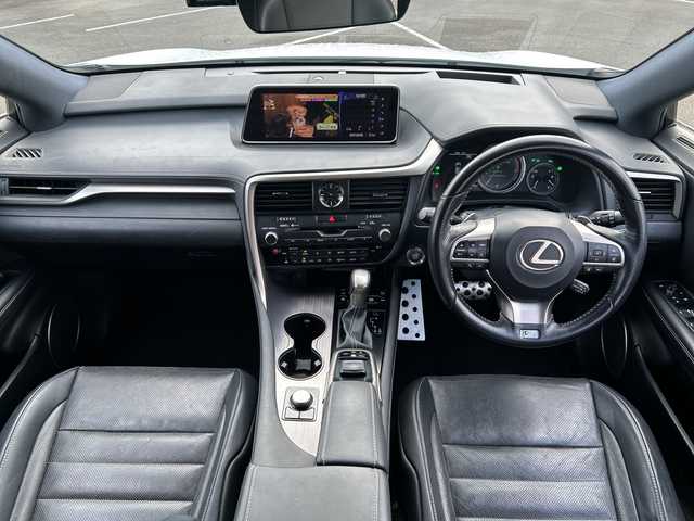 レクサス ＲＸ 300 Fスポーツ 佐賀県 2018(平30)年 15万km ホワイトノーヴァガラスフレーク 純正ナビ(AM/FM/CD/DVD/Bluetooth/フルセグ)/全方位カメラ/サンルーフ/黒レザーシート/D/N席パワーシート・エアーシート・パワーシート/三眼LEDヘッドライト/レーダークルーズコントロール/クリアランスソナー/ヘッドアップディスプレイ/BSM/オートマチックハイビーム/置くだけ充電/純正20インチアルミホイール/純正フロアマット/ビルトインETC/パワーバックドア