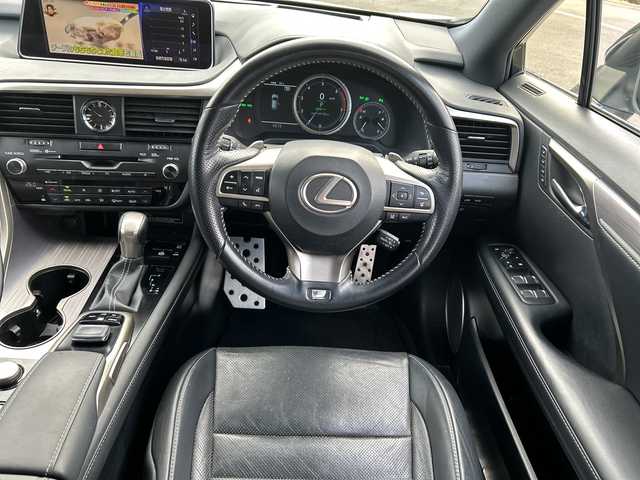 レクサス ＲＸ 300 Fスポーツ 佐賀県 2018(平30)年 15万km ホワイトノーヴァガラスフレーク 純正ナビ(AM/FM/CD/DVD/Bluetooth/フルセグ)/全方位カメラ/サンルーフ/黒レザーシート/D/N席パワーシート・エアーシート・パワーシート/三眼LEDヘッドライト/レーダークルーズコントロール/クリアランスソナー/ヘッドアップディスプレイ/BSM/オートマチックハイビーム/置くだけ充電/純正20インチアルミホイール/純正フロアマット/ビルトインETC/パワーバックドア