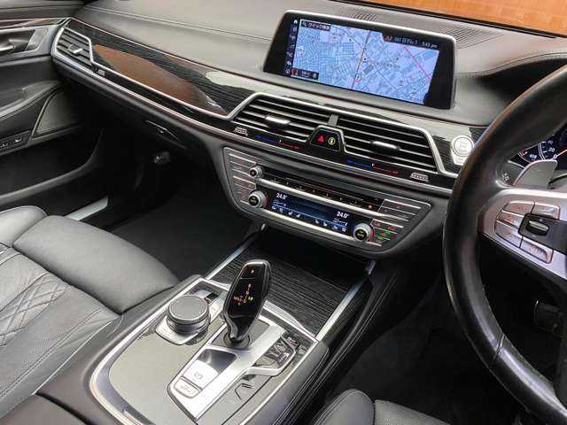 ＢＭＷ ７４０ｄ xDrive Mスポーツ 千葉県 2018(平30)年 3.8万km サファイアブラックP ＡＣＣ　/黒革シート　/ＳＲ　/ナビ　/ＴＶ　/Ｂｌｕｅｔｏｏｔｈ接続　/３６０°　/ＨＵＤ　/ｈａｒｍａｎｋａｄｏサウンド　/シートヒＨ　/ベンチレーション　/電動リアゲート　/レーザービーム　/ディスプレイキー衝突軽減Ｂ