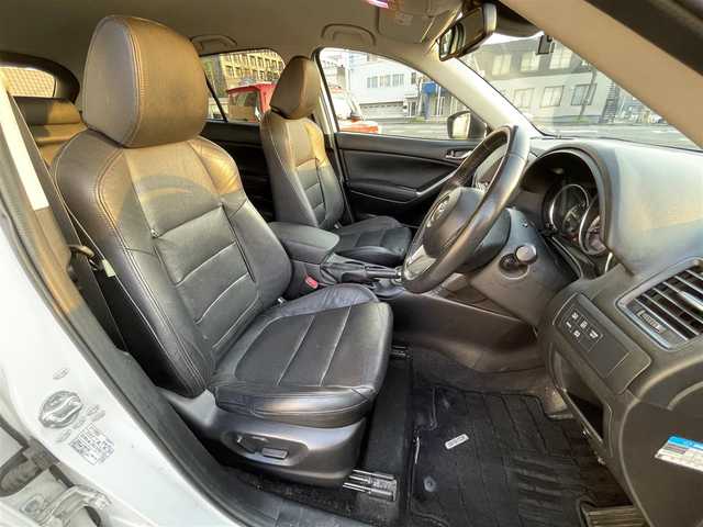 マツダ ＣＸ－５ XD Lパッケージ 道央・札幌 2012(平24)年 10.2万km クリスタルホワイトパールマイカ ・４WD/・衝突軽減ブレーキ/・ディーゼルターボ/・社外オーディオ/　CD＆DVD＆BT/・バックカメラ/・レザーシート/・シートヒーター/・パワーシート/・オートエアコン/・オートライト/・レインセンサーワイパー/・オートリトラミラー/・アイドリングストップ/・MT付きAT/・ETC/・純正エンジンスターター/・プッシュスタート/・スマートキー/・HIDヘッドライト/・クルーズコントロール/・ドライブレコーダー/・純正フロアマット/・ドアバイザー/・ウィンカーミラー/・フォグライト