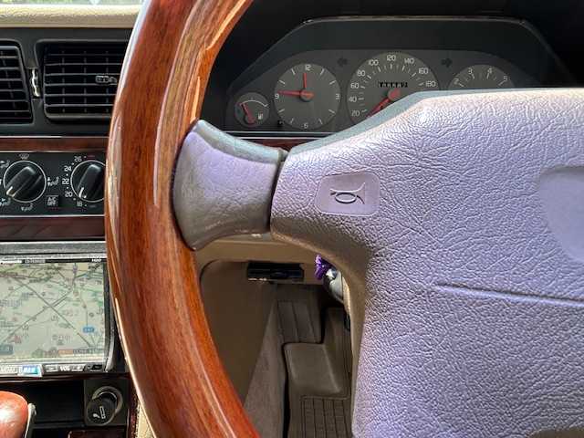 ボルボ ９６０ 3．0 エステート 東京都 1996(平8)年 10.6万km シルバーサンドメタリック 社外HDDナビ【CN－HDS620D】/（AM/FM/CD/DVD）/ガラスルーフ/パワーシートD+N席/シートヒーターD+N席/ETC/ハロゲンヘッドランプ/スペアキー×1/保証書/取扱説明書