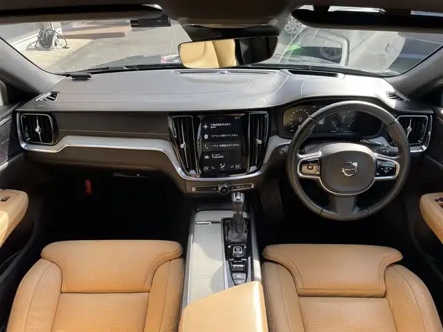 ボルボ Ｖ６０ T5 インスクリプション 千葉県 2018(平30)年 2.7万km グレー 衝突被害低減ブレーキ/レーダークルーズ/レーンキープアシスト/ブラインドスポットモニター/クロストラフィックアラート/ロードサインインフォメーション/前後コーナーセンサー/ヘッドアップディスプレイ/LEDヘッドライト/フォグライト/純正ナビ/フルセグTV/CD/Blue Tooth/前後ドラレコ/スピーチコントロール/取説/保証書