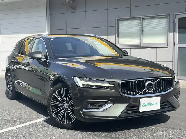 ボルボ Ｖ６０ T5 インスクリプション 千葉県 2018(平30)年 2.7万km グレー 衝突被害低減ブレーキ/レーダークルーズ/レーンキープアシスト/ブラインドスポットモニター/クロストラフィックアラート/ロードサインインフォメーション/前後コーナーセンサー/ヘッドアップディスプレイ/LEDヘッドライト/フォグライト/純正ナビ/フルセグTV/CD/Blue Tooth/前後ドラレコ/スピーチコントロール/取説/保証書