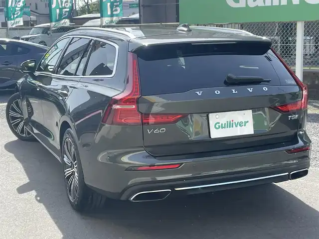 ボルボ Ｖ６０ T5 インスクリプション 千葉県 2018(平30)年 2.7万km グレー 衝突被害低減ブレーキ/レーダークルーズ/レーンキープアシスト/ブラインドスポットモニター/クロストラフィックアラート/ロードサインインフォメーション/前後コーナーセンサー/ヘッドアップディスプレイ/LEDヘッドライト/フォグライト/純正ナビ/フルセグTV/CD/Blue Tooth/前後ドラレコ/スピーチコントロール/取説/保証書