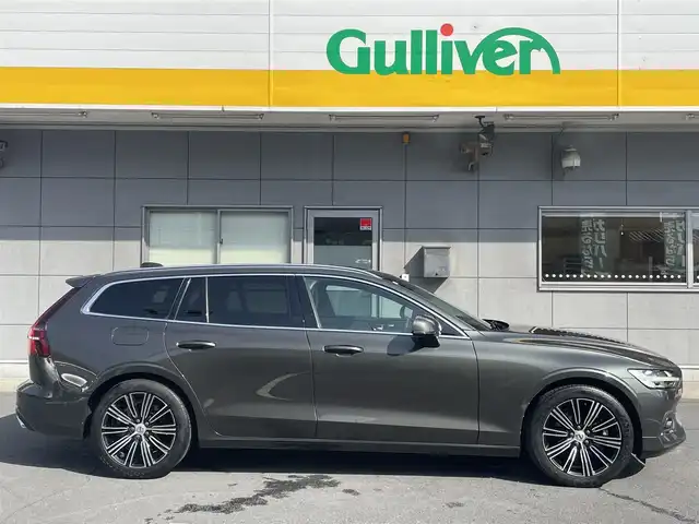 ボルボ Ｖ６０ T5 インスクリプション 千葉県 2018(平30)年 2.7万km グレー 衝突被害低減ブレーキ/レーダークルーズ/レーンキープアシスト/ブラインドスポットモニター/クロストラフィックアラート/ロードサインインフォメーション/前後コーナーセンサー/ヘッドアップディスプレイ/LEDヘッドライト/フォグライト/純正ナビ/フルセグTV/CD/Blue Tooth/前後ドラレコ/スピーチコントロール/取説/保証書
