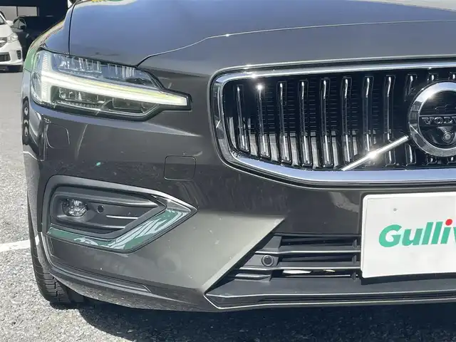 ボルボ Ｖ６０ T5 インスクリプション 千葉県 2018(平30)年 2.7万km グレー 衝突被害低減ブレーキ/レーダークルーズ/レーンキープアシスト/ブラインドスポットモニター/クロストラフィックアラート/ロードサインインフォメーション/前後コーナーセンサー/ヘッドアップディスプレイ/LEDヘッドライト/フォグライト/純正ナビ/フルセグTV/CD/Blue Tooth/前後ドラレコ/スピーチコントロール/取説/保証書
