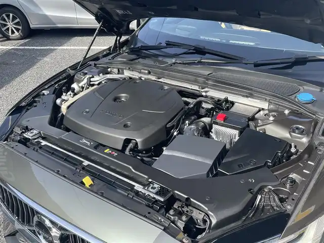 ボルボ Ｖ６０ T5 インスクリプション 千葉県 2018(平30)年 2.7万km グレー 衝突被害低減ブレーキ/レーダークルーズ/レーンキープアシスト/ブラインドスポットモニター/クロストラフィックアラート/ロードサインインフォメーション/前後コーナーセンサー/ヘッドアップディスプレイ/LEDヘッドライト/フォグライト/純正ナビ/フルセグTV/CD/Blue Tooth/前後ドラレコ/スピーチコントロール/取説/保証書