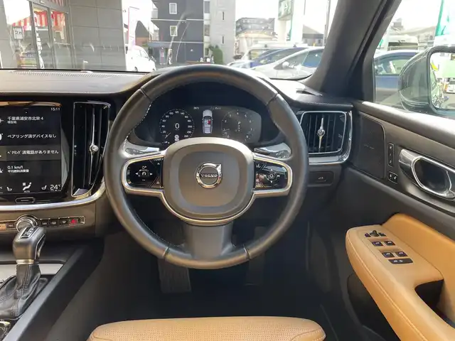 ボルボ Ｖ６０ T5 インスクリプション 千葉県 2018(平30)年 2.7万km グレー 衝突被害低減ブレーキ/レーダークルーズ/レーンキープアシスト/ブラインドスポットモニター/クロストラフィックアラート/ロードサインインフォメーション/前後コーナーセンサー/ヘッドアップディスプレイ/LEDヘッドライト/フォグライト/純正ナビ/フルセグTV/CD/Blue Tooth/前後ドラレコ/スピーチコントロール/取説/保証書