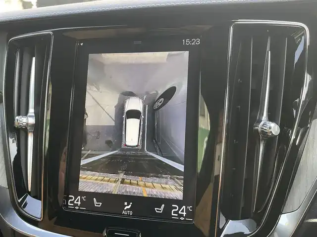 ボルボ Ｖ６０ T5 インスクリプション 千葉県 2018(平30)年 2.7万km グレー 衝突被害低減ブレーキ/レーダークルーズ/レーンキープアシスト/ブラインドスポットモニター/クロストラフィックアラート/ロードサインインフォメーション/前後コーナーセンサー/ヘッドアップディスプレイ/LEDヘッドライト/フォグライト/純正ナビ/フルセグTV/CD/Blue Tooth/前後ドラレコ/スピーチコントロール/取説/保証書