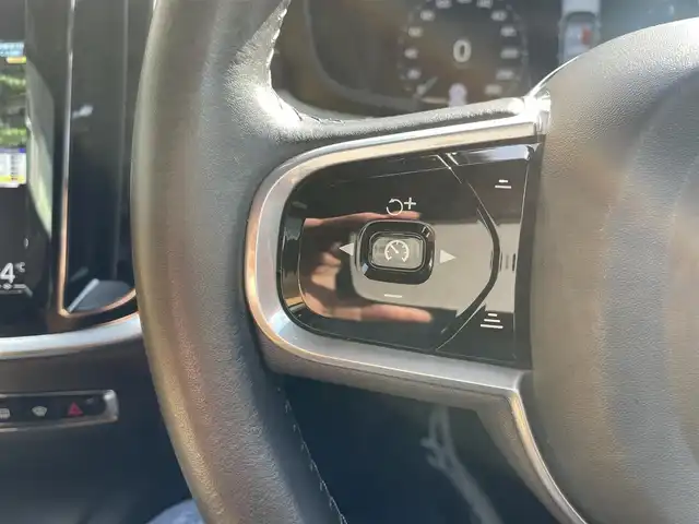 ボルボ Ｖ６０ T5 インスクリプション 千葉県 2018(平30)年 2.7万km グレー 衝突被害低減ブレーキ/レーダークルーズ/レーンキープアシスト/ブラインドスポットモニター/クロストラフィックアラート/ロードサインインフォメーション/前後コーナーセンサー/ヘッドアップディスプレイ/LEDヘッドライト/フォグライト/純正ナビ/フルセグTV/CD/Blue Tooth/前後ドラレコ/スピーチコントロール/取説/保証書