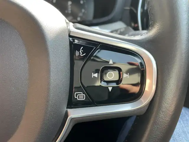 ボルボ Ｖ６０ T5 インスクリプション 千葉県 2018(平30)年 2.7万km グレー 衝突被害低減ブレーキ/レーダークルーズ/レーンキープアシスト/ブラインドスポットモニター/クロストラフィックアラート/ロードサインインフォメーション/前後コーナーセンサー/ヘッドアップディスプレイ/LEDヘッドライト/フォグライト/純正ナビ/フルセグTV/CD/Blue Tooth/前後ドラレコ/スピーチコントロール/取説/保証書