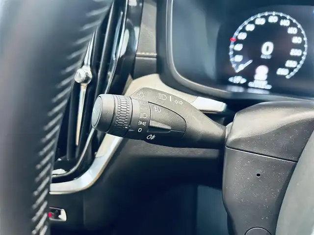ボルボ Ｖ６０ T5 インスクリプション 大阪府 2018(平30)年 2.7万km グレー ベージュ革/メモリ付きパワーシート/エアシートヒーター/HUD/ハーマンカードン/ACC/BLIS/純正ナビ/TV/３６０度カメラ/applecarplay/純正18インチAW/LEDヘッドライト/電動リアゲート/自動駐車
