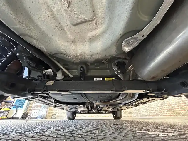 シトロエン Ｃ３ エアクロス シャイン 岩手県 2022(令4)年 1.5万km 緑 純正ディスプレイオーディオ/FM/USB/Bluetooth/バックカメラ/ETC/ドライブレコーダー/クルーズコントロール/衝突被害軽減ブレーキ/レーンキープアシスト/横滑り防止装置/アイドリングストップ/ブラインドスポットモニター/ハーフレザーシート/オートライト/LEDヘッドライト/オートワイパー/スマートキー/プッシュスタート/電動格納ミラー/純正16インチAW/純正フロアマット/ルーフレール/ワイヤレススマホ充電