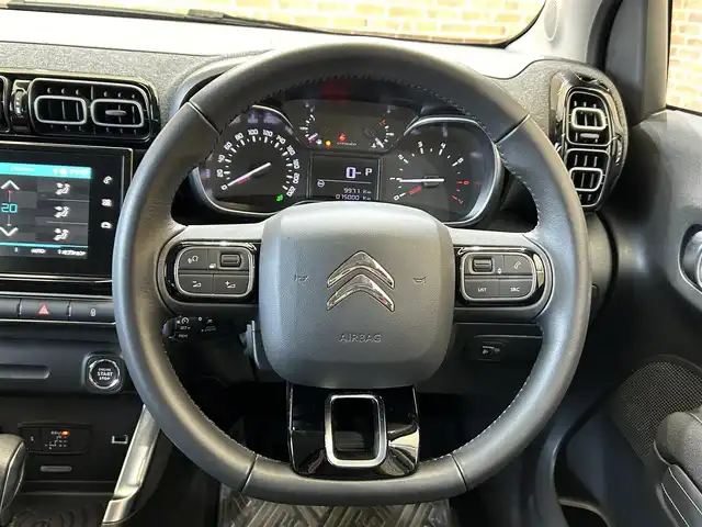 シトロエン Ｃ３ エアクロス シャイン 岩手県 2022(令4)年 1.5万km 緑 純正ディスプレイオーディオ/FM/USB/Bluetooth/バックカメラ/ETC/ドライブレコーダー/クルーズコントロール/衝突被害軽減ブレーキ/レーンキープアシスト/横滑り防止装置/アイドリングストップ/ブラインドスポットモニター/ハーフレザーシート/オートライト/LEDヘッドライト/オートワイパー/スマートキー/プッシュスタート/電動格納ミラー/純正16インチAW/純正フロアマット/ルーフレール/ワイヤレススマホ充電